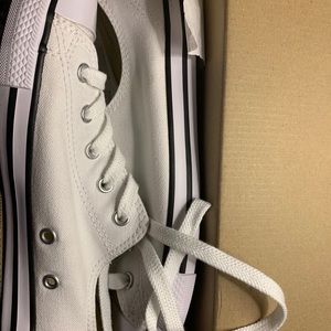 white converse women’s